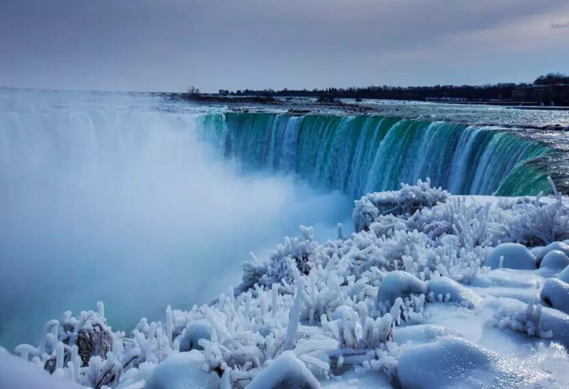 niagara falls at winter